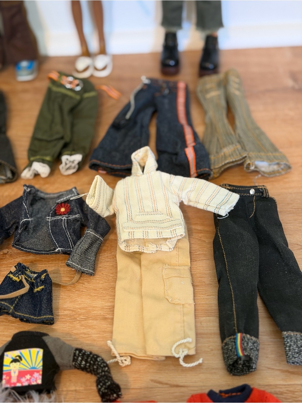 Vintage Bratz Doll Lot with Clothing & Accessories - Picture 4 of 8